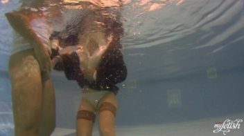 Underwater Suck and Fuck Screencap 88 on www.sinx.com