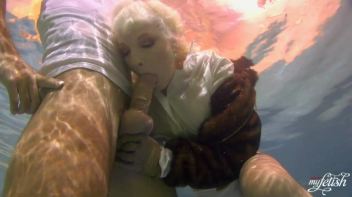 Underwater Suck and Fuck Screencap 96 on www.sinx.com