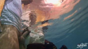 Underwater Suck and Fuck Screencap 98 on www.sinx.com