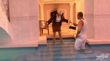 Underwater Suck and Fuck Screencap 11 on www.sinx.com