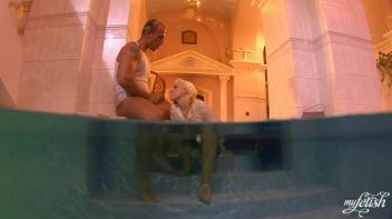 Underwater Suck and Fuck Screencap 116 on www.sinx.com