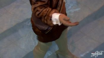 Underwater Suck and Fuck Screencap 18 on www.sinx.com