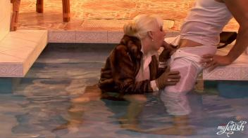 Underwater Suck and Fuck Screencap 33 on www.sinx.com