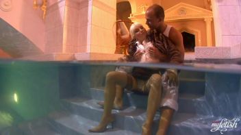 Underwater Suck and Fuck Screencap 56 on www.sinx.com