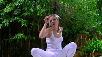 Better When Wetter, Pissing Hottie Drenches Herself Screencap 4 on www.sinx.com