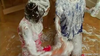 Eurobabe Shaving Cream War Screencap 46 on www.sinx.com