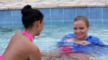 Wet Luxury Screencap 86 on www.sinx.com