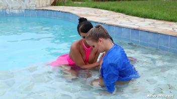 Wet Luxury Screencap 83 on www.sinx.com