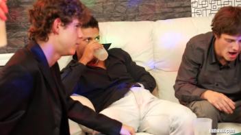 Always Bet On Bi Part 1 Screencap 28 on www.sinx.com