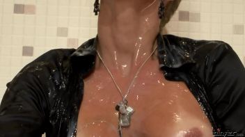 Stacy Silver's Slime Wave Screencap 44 on www.sinx.com