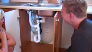 Hunky Plumbers Unplug More Than The House Pipes Screencap 1 on www.sinx.com