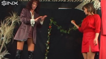 Splash And Flash For These Babes Screencap 3 on www.sinx.com