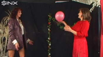 Splash And Flash For These Babes Screencap 7 on www.sinx.com