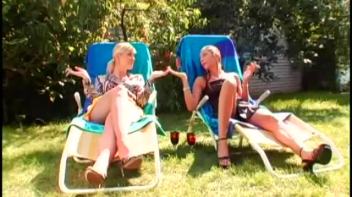 Garden Hose Fight Gets These Girls Off Screencap 10 on www.sinx.com