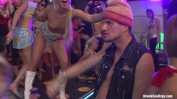 Bikini Beach Balls Part 5 - Cam 1 Screencap 52 on www.sinx.com