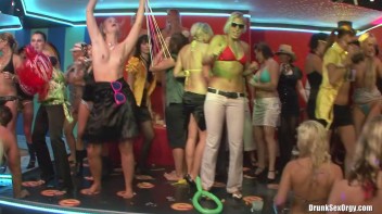 Bikini Beach Balls Part 5 - Cam 1 Screencap 54 on www.sinx.com