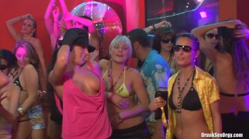 Bikini Beach Balls Part 5 - Cam 1 Screencap 66 on www.sinx.com