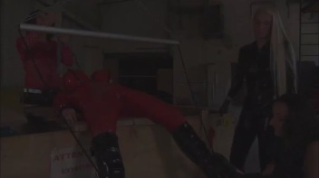 Analfotze mit dem Spekulum genau untersucht Screencap 10 on www.sinx.com