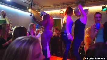 Party Hardcore Gone Crazy Vol. 38 Part 9 - Cam 2 Screencap 15 on www.sinx.com