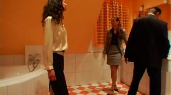 Real Estate Agent Seduced By Two Hotties Screencap 1 on www.sinx.com