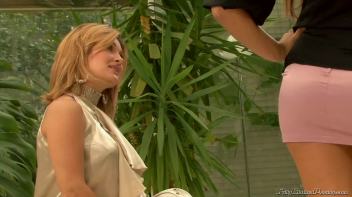 The Dildo Piss Battle Screencap 3 on www.sinx.com