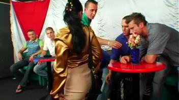 Laura Lion Live Screencap 5 on www.sinx.com