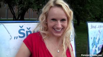 Bus Stop Babe Gives Killer Blowjobs Screencap 22 on www.sinx.com