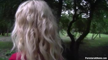 Bus Stop Babe Gives Killer Blowjobs Screencap 28 on www.sinx.com