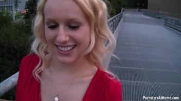 Bus Stop Babe Gives Killer Blowjobs Screencap 35 on www.sinx.com