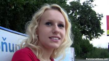 Bus Stop Babe Gives Killer Blowjobs Screencap 7 on www.sinx.com