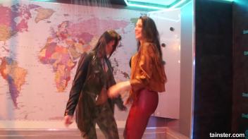 Shaking It In A Wetlook Storm! Screencap 10 on www.sinx.com