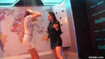 Shaking It In A Wetlook Storm! Screencap 70 on www.sinx.com