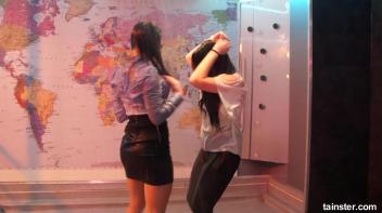 Shaking It In A Wetlook Storm! Screencap 72 on www.sinx.com