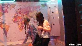 Shaking It In A Wetlook Storm! Screencap 73 on www.sinx.com