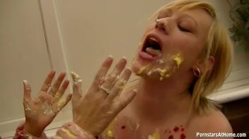 Sweet Treats For Sexy Girls Screencap 37 on www.sinx.com