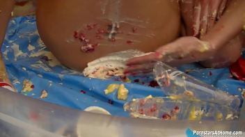 Sweet Treats For Sexy Girls Screencap 43 on www.sinx.com