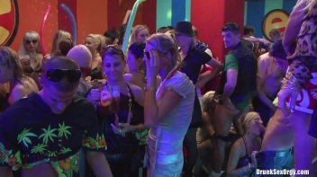 Bikini Beach Balls Part 2 - Cam 3 Screencap 9 on www.sinx.com