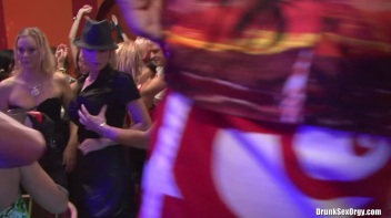 Bikini Beach Balls Part 2 - Cam 3 Screencap 10 on www.sinx.com