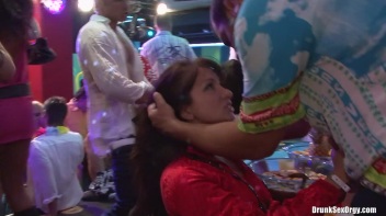 Bikini Beach Balls Part 2 - Cam 3 Screencap 4 on www.sinx.com