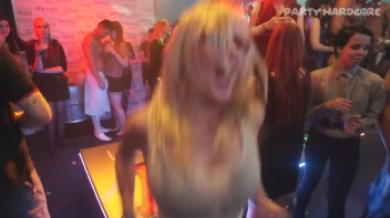 Party Hardcore Gone Crazy Vol. 16 Part 6 - Cam 1 Screencap 43 on www.sinx.com