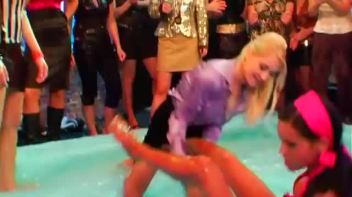 Lora Licious vs. Susan Snow Screencap 6 on www.sinx.com