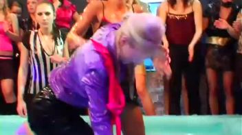 Lora Licious vs. Susan Snow Screencap 9 on www.sinx.com