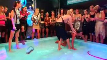 Lora Licious vs. Susan Snow Screencap 35 on www.sinx.com