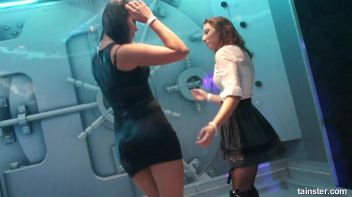 Wet and crazy amateur girls Screencap 70 on www.sinx.com