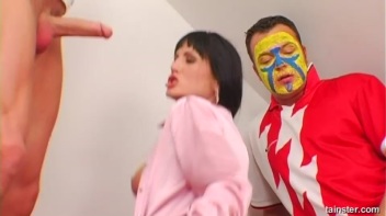 Sarah Gets Soaked! Screencap 51 on www.sinx.com