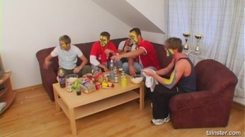 Sarah Gets Soaked! Screencap 3 on www.sinx.com