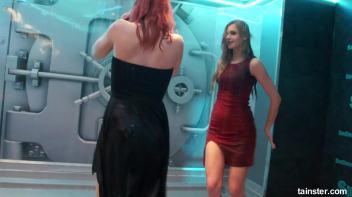 Wet amateur babes go wild Screencap 3 on www.sinx.com