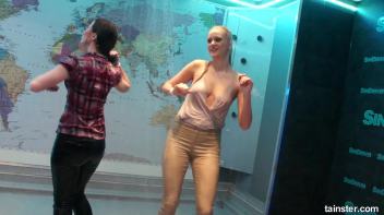 Wet amateur babes go wild Screencap 52 on www.sinx.com