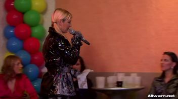 Catfighting Til The Bitter, Muddy End Screencap 1 on www.sinx.com