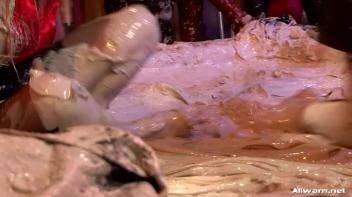 Catfighting Til The Bitter, Muddy End Screencap 14 on www.sinx.com